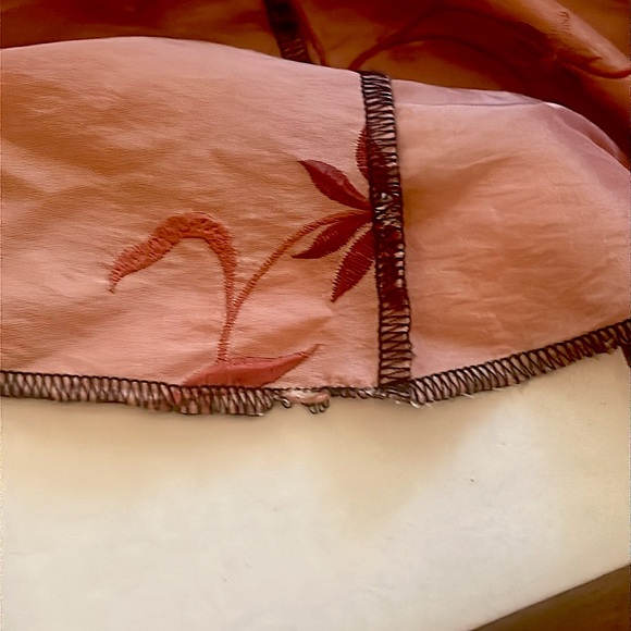 •SHRINE OF HOLLYWOOD BRAND DRESS ~VINTAGE STYLE PLEATED WITH FLORAL EMBROIDERY! - Picture 15 of 15